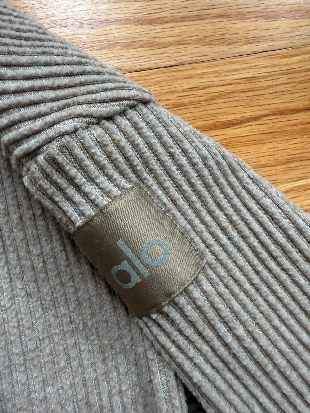 Alo “Muse” Ribbed Sweat Set in Gravel Heather B09